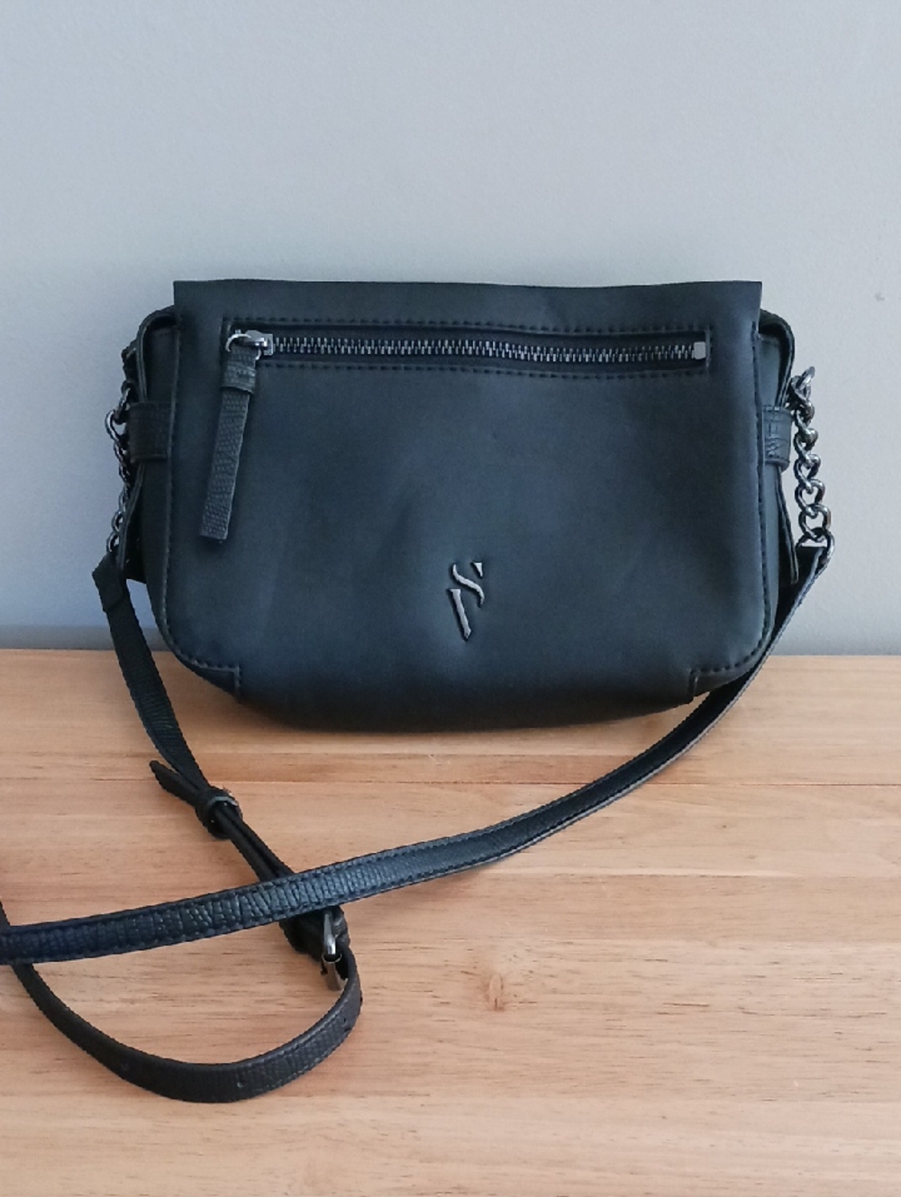 Simply Vera Black Sintra Crossbody Bag